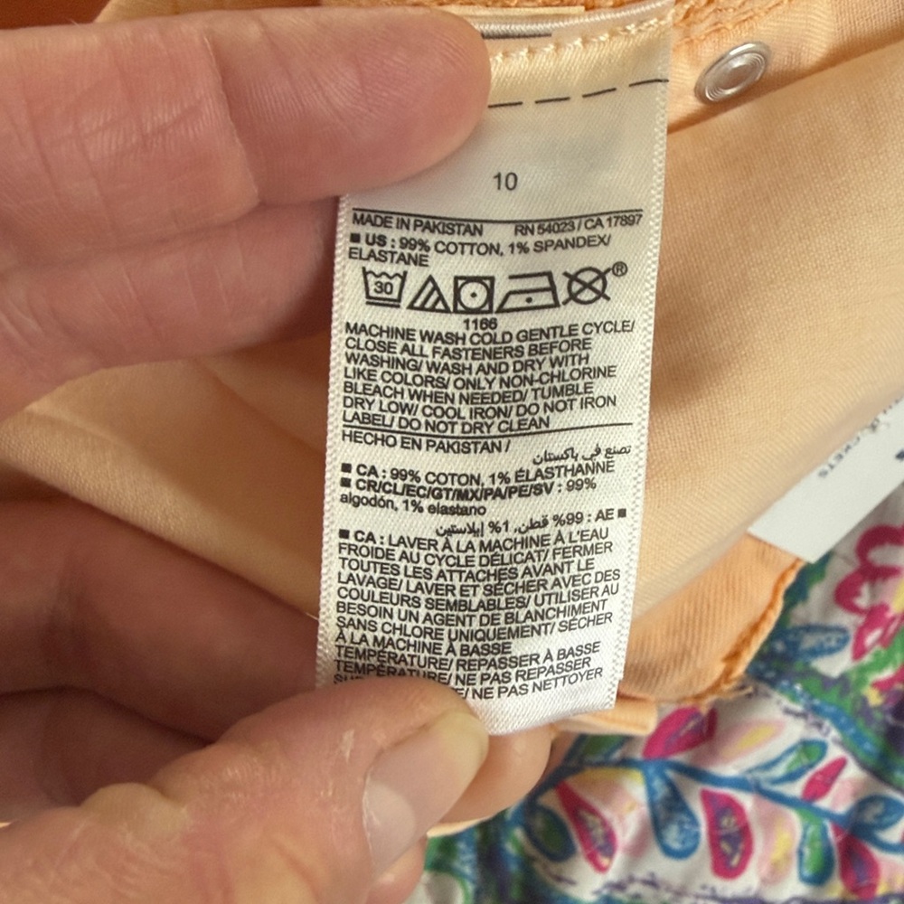 Old Navy High-Rise OG Straight 3” Inseam Size: 10 Raw Hems - Picture 7 of 8